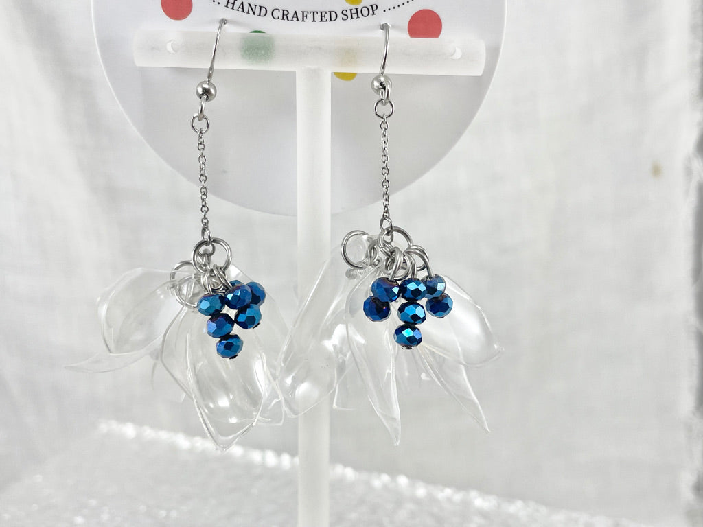 Upcycled arrings - petals chain -royal blue-