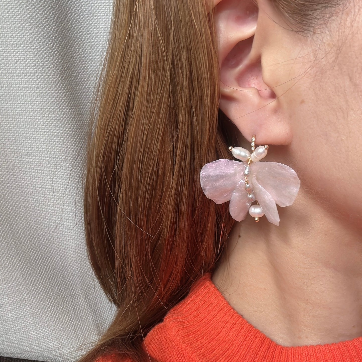 Handcrafted butterfly-shaped earrings in pearl white, made from upcycled materials and finished in a luminous White Silk tone.