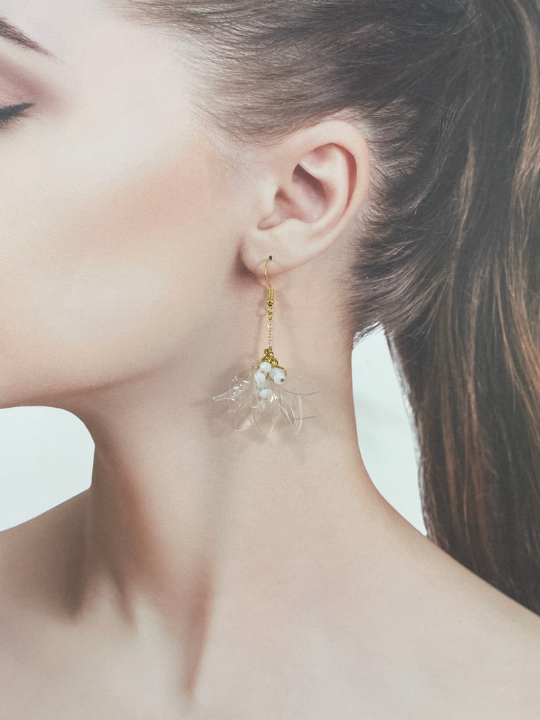 Upcycled earrings - petals chain -White-
