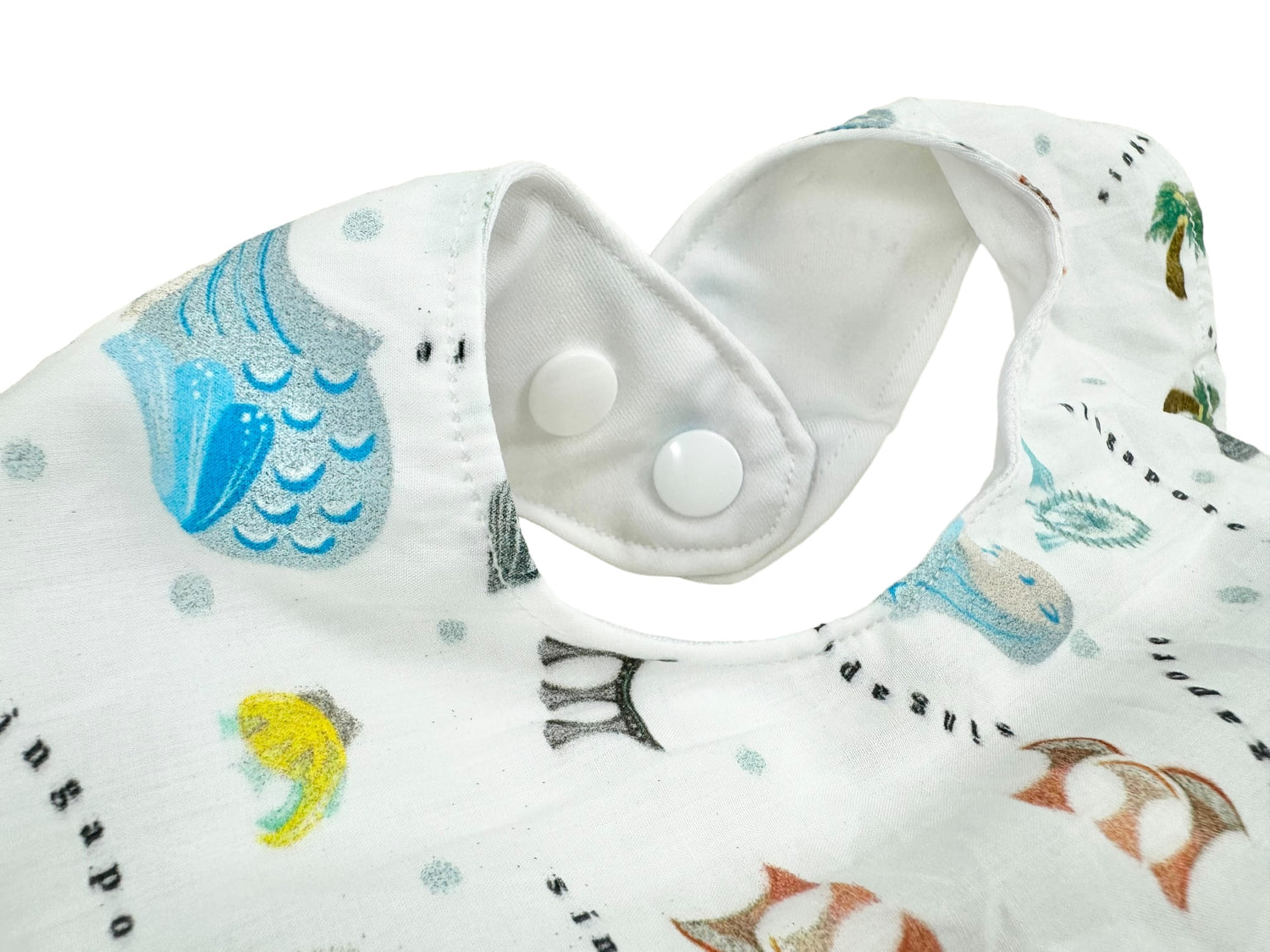 Singapore Pop Merlion baby bib by Melmomilk Design – colorful, soft cotton bib featuring a playful Merlion illustration, perfect for gifting or daily use. シンガポール・ポップ・マーライオンよだれかけ / スタイ– カラフルで柔らかいコットン素材、かわいいマーライオンのイラスト入り。ギフトやお土産、普段使いにぴったり。