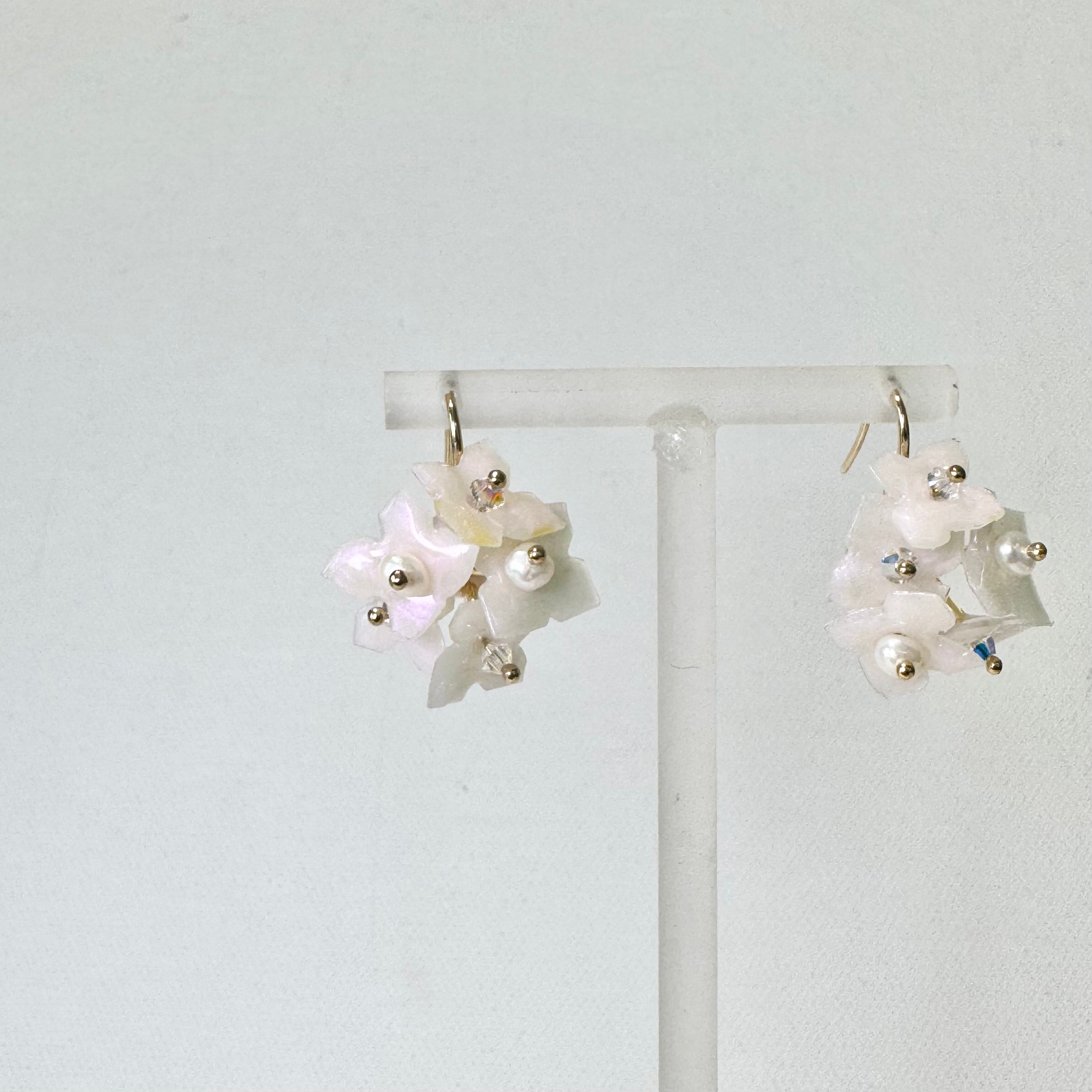 Hydrangea Bloom Earrings - Drizzle White -
