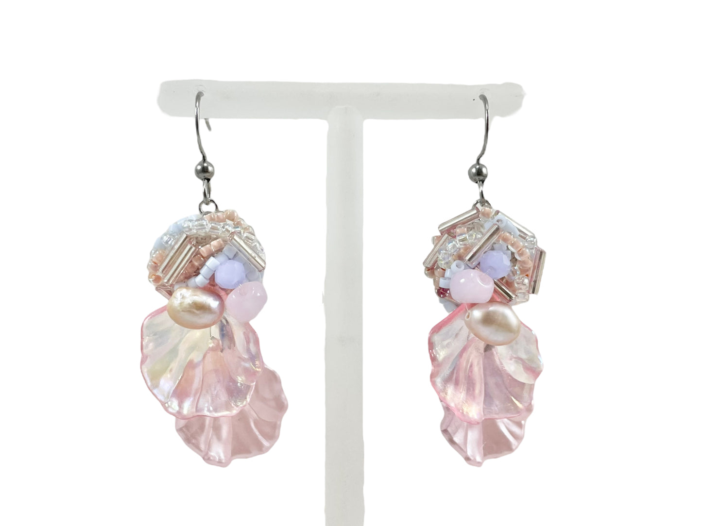 Hand beaded earrings - swing shells-