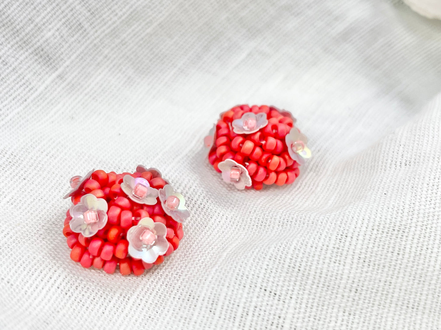 Hand beaded earrings - bouquet flowers -