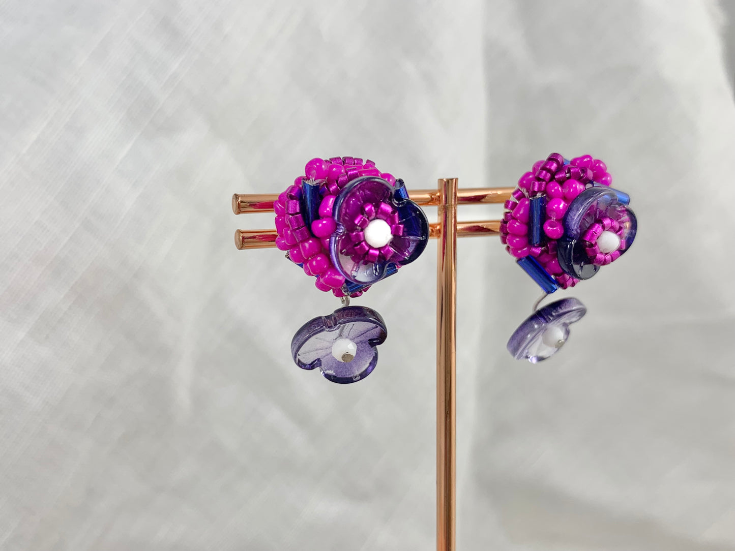 Hand beaded earrings - flower -