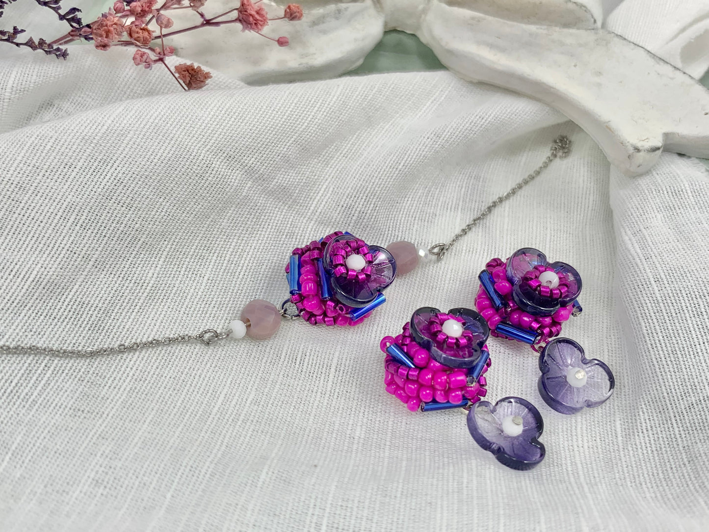 Hand beaded earrings - flower -
