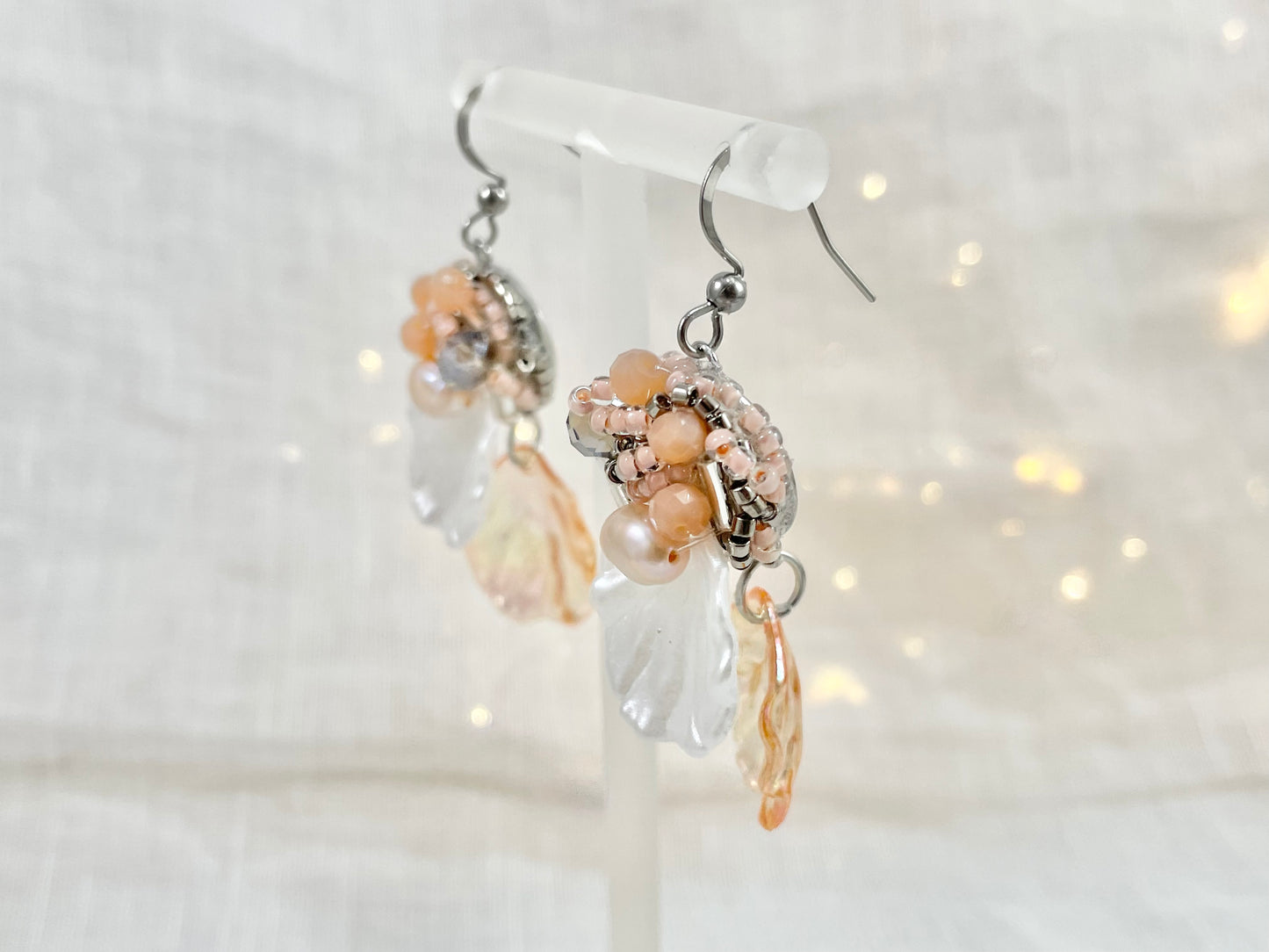 Hand beaded earrings - swing shells-