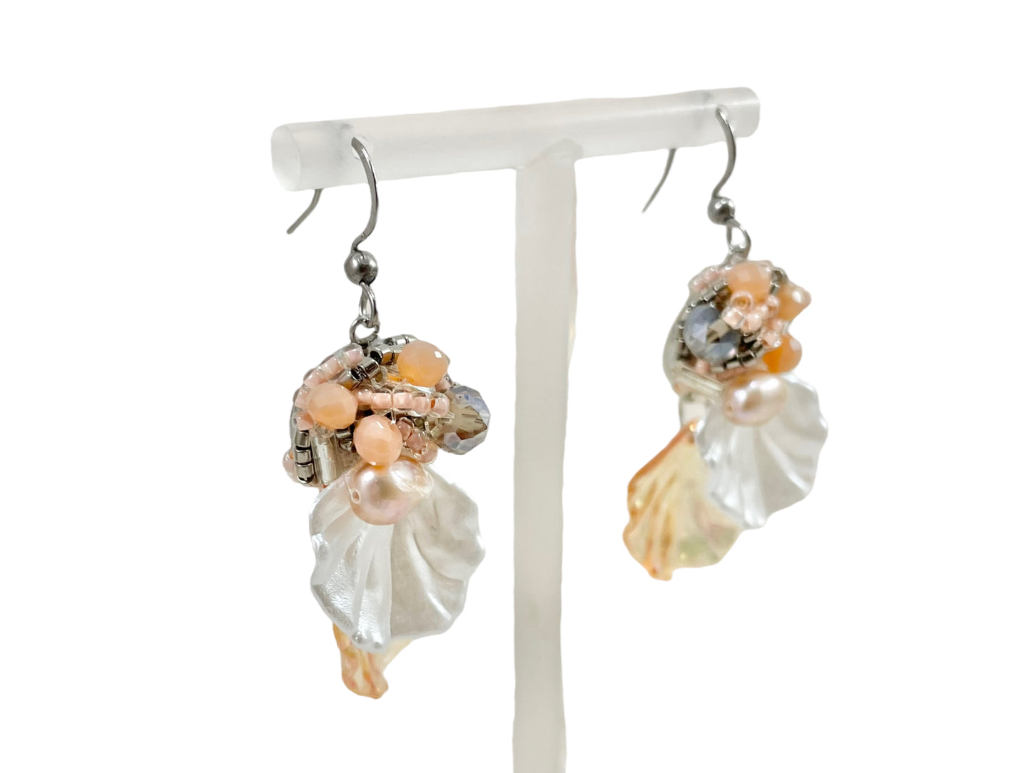 Hand beaded earrings - swing shells-