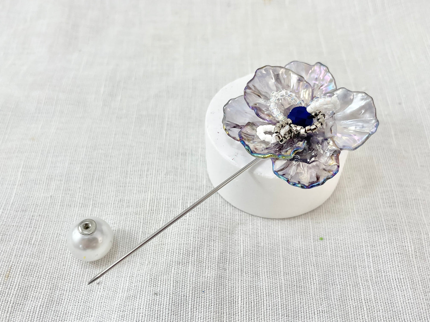 Pin brooch - flower - grey
