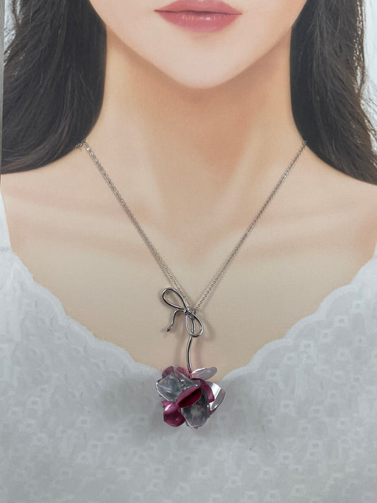 Upcycled necklace - elegant bow -