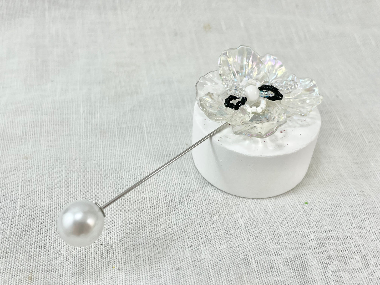Pin brooch - flower - clear