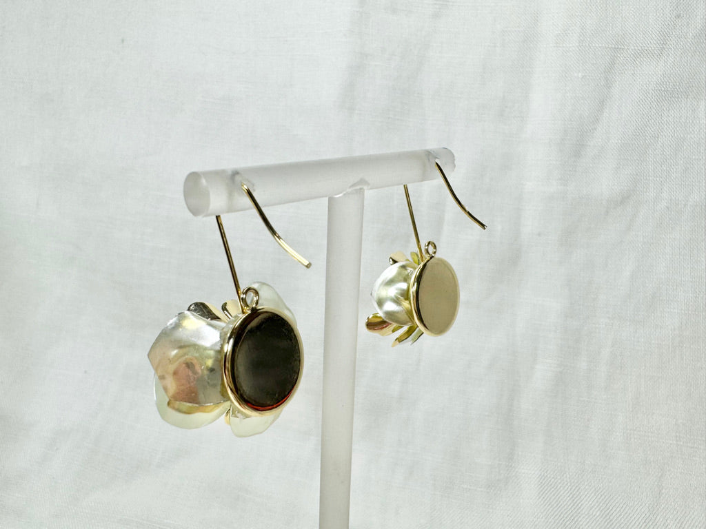 Upcycled earrings - hanging flowers - Gold S