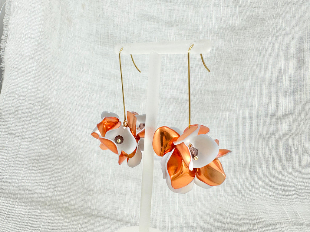 Upcycled earrings - bell flowers caramel -