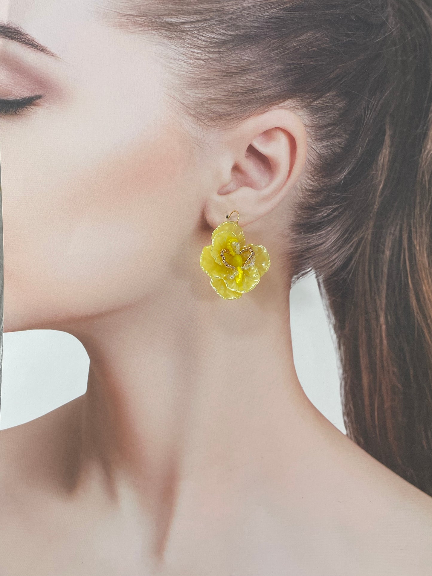 Hand beaded earrings - flower yellow -