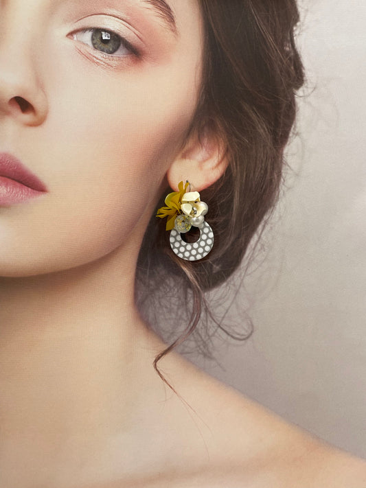 Upcycled earrings - polka dots flowers -