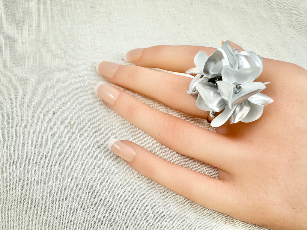 Upcycled ring - snow silver -