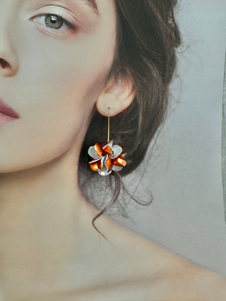 Upcycled earrings - bell flowers caramel -