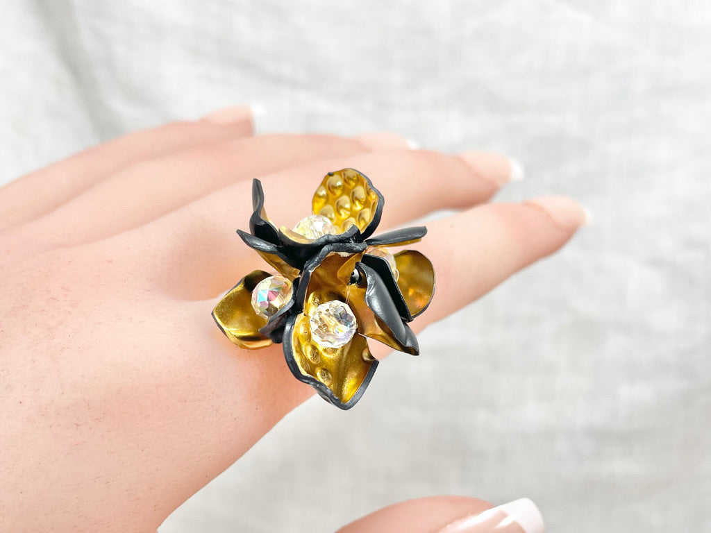 Upcycled ring - crocus clear flower -