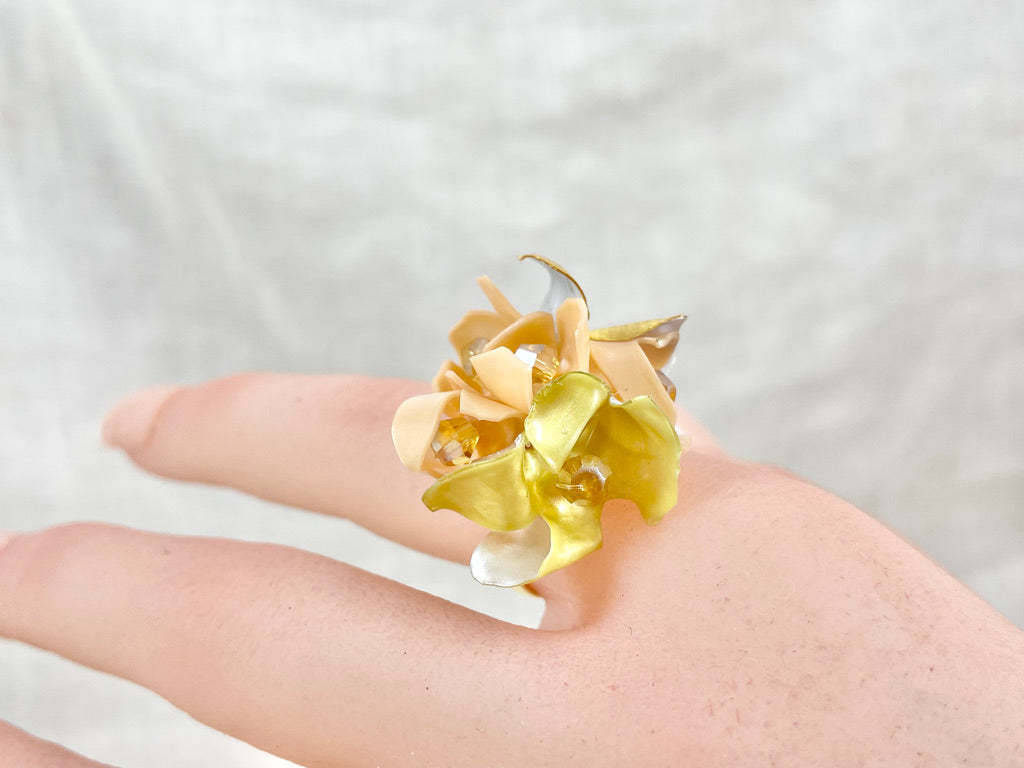 Upcycled ring - gold flower -