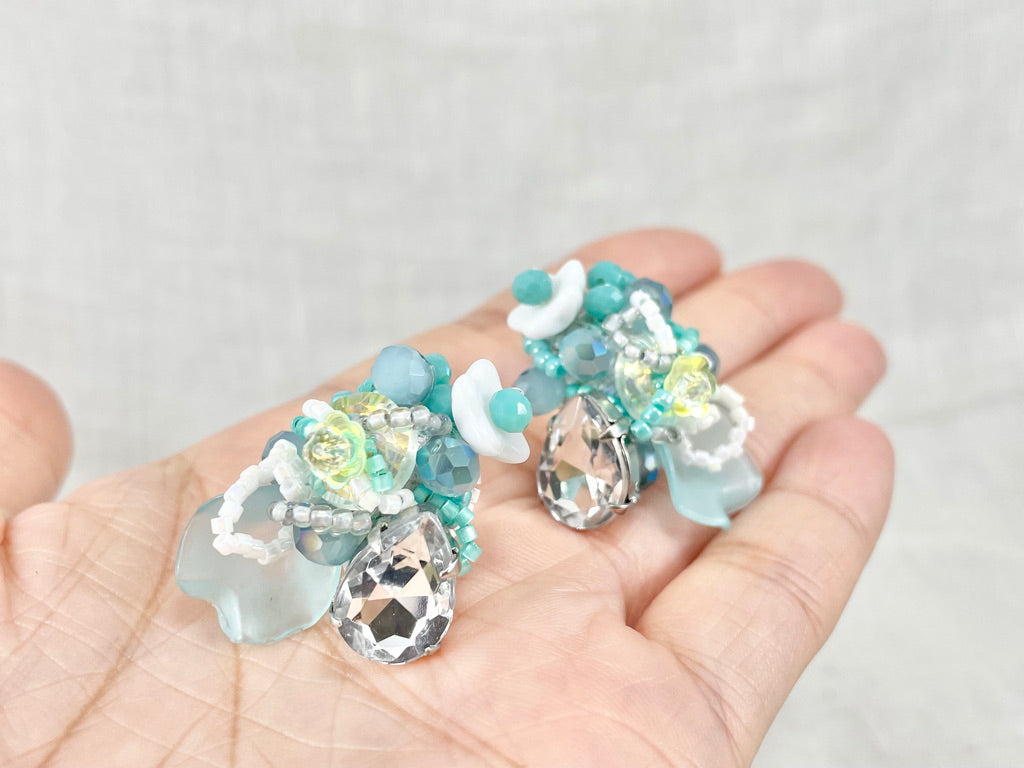 Hand beaded earrings - water flower -