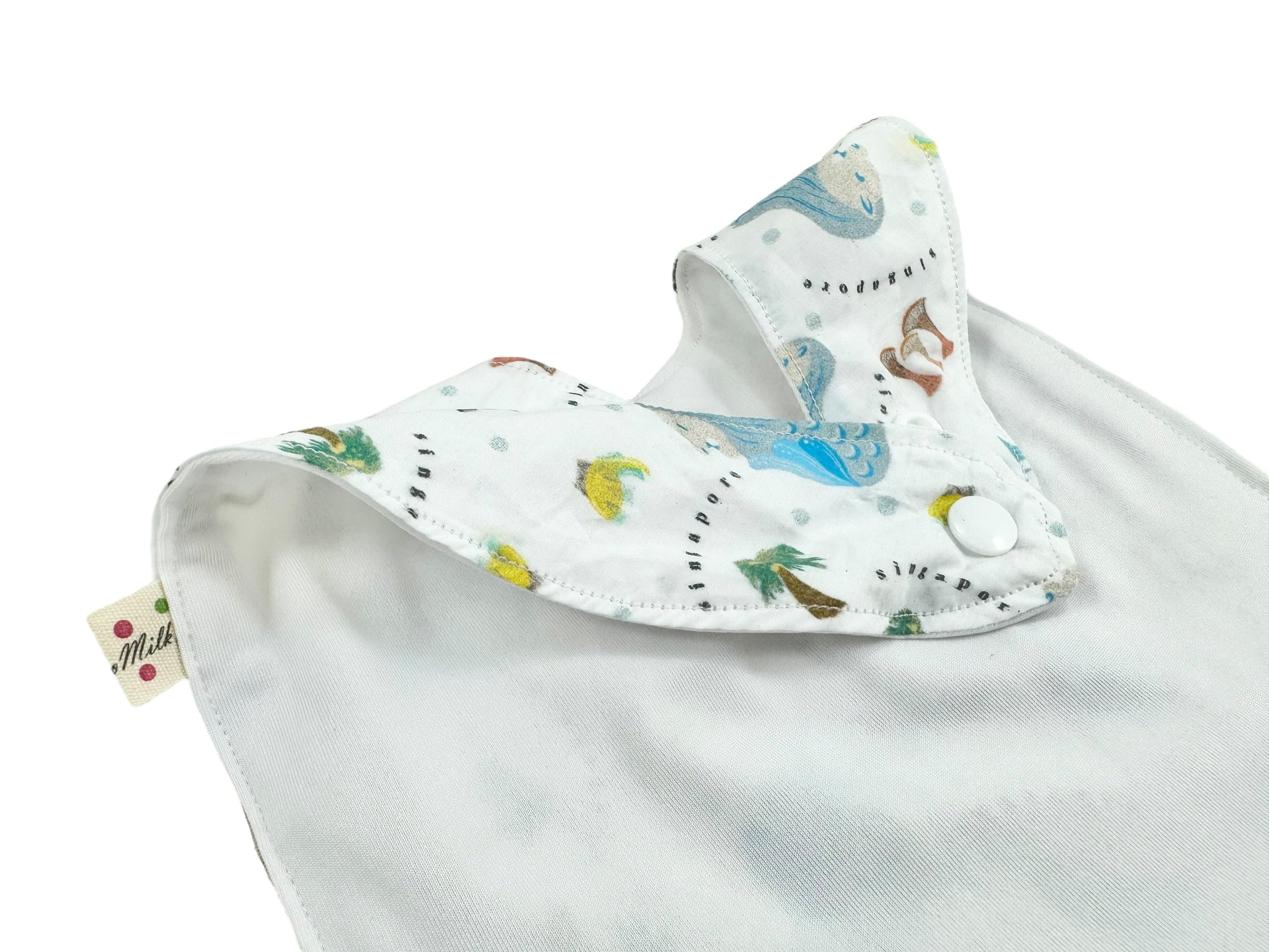 Singapore Pop Merlion baby bib by Melmomilk Design – colorful, soft cotton bib featuring a playful Merlion illustration, perfect for gifting or daily use.　シンガポール・ポップ・マーライオンよだれかけ / スタイ– カラフルで柔らかいコットン素材、かわいいマーライオンのイラスト入り。ギフトやお土産、普段使いにぴったり。
