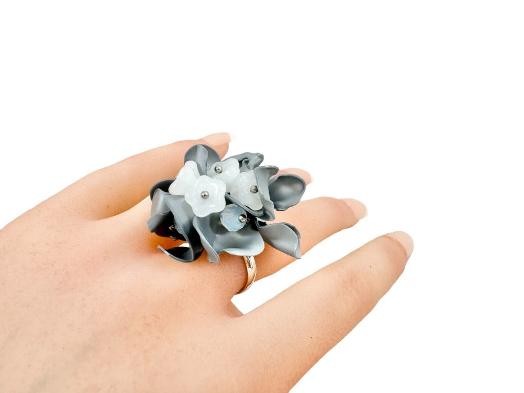 Upcycled ring - icy flower-