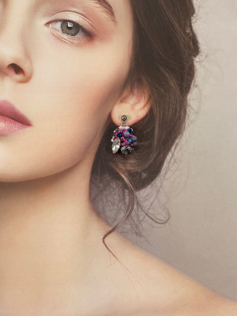 Hand beaded earrings - grape -