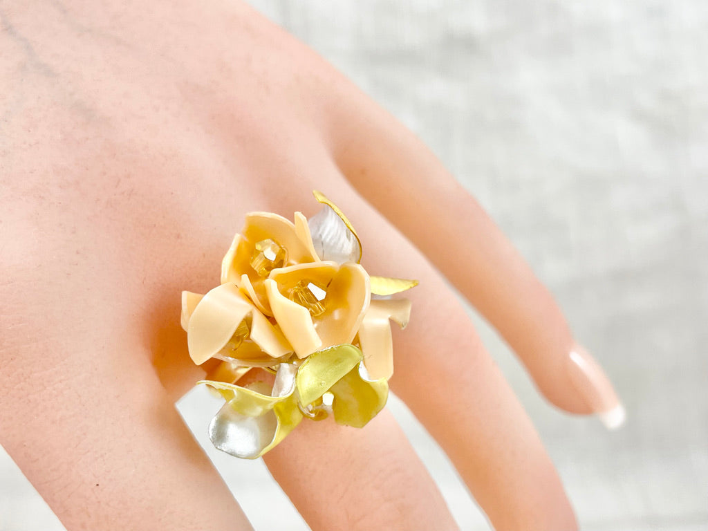 Upcycled ring - gold flower -