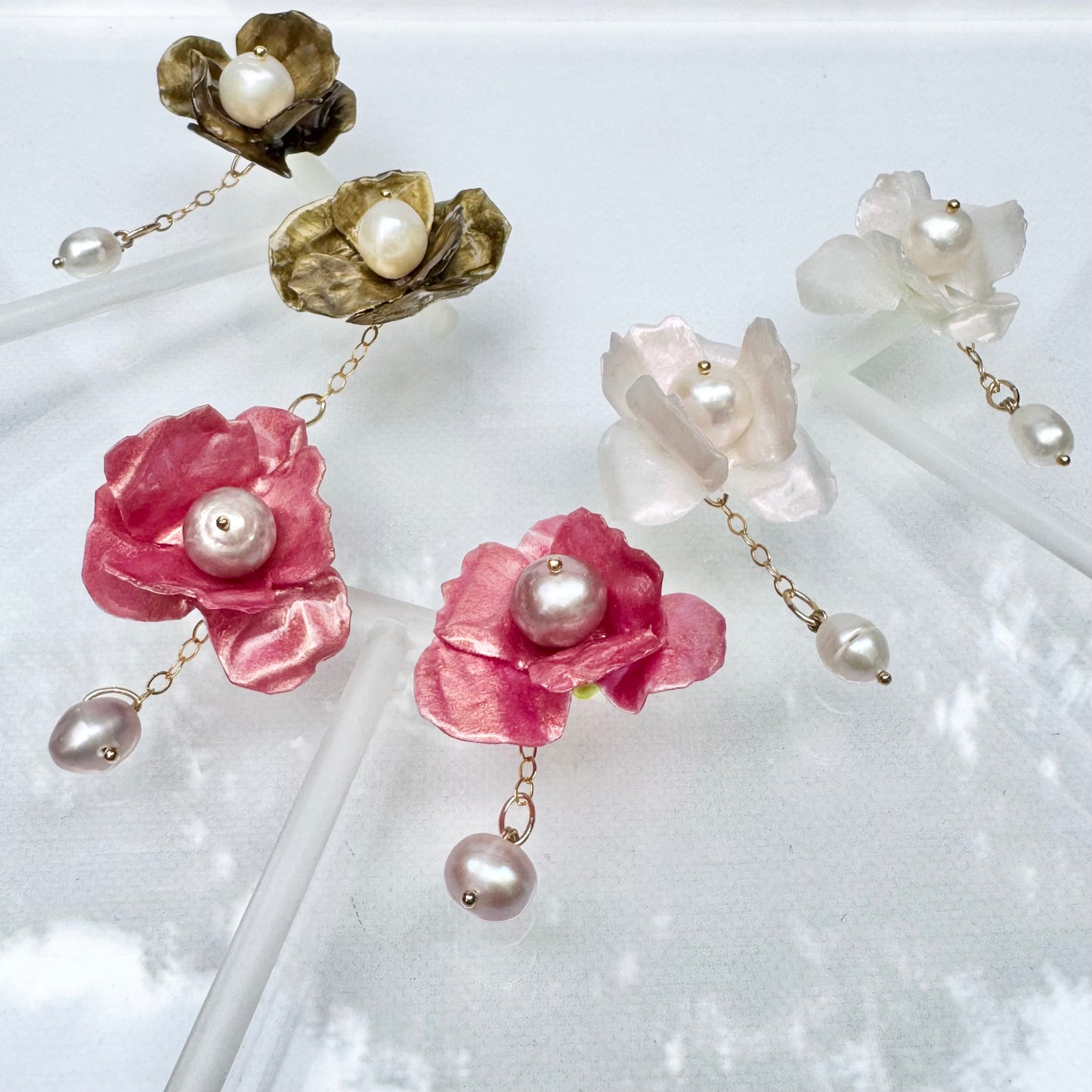 Anemone Snowdrop Earrings - Pearl white