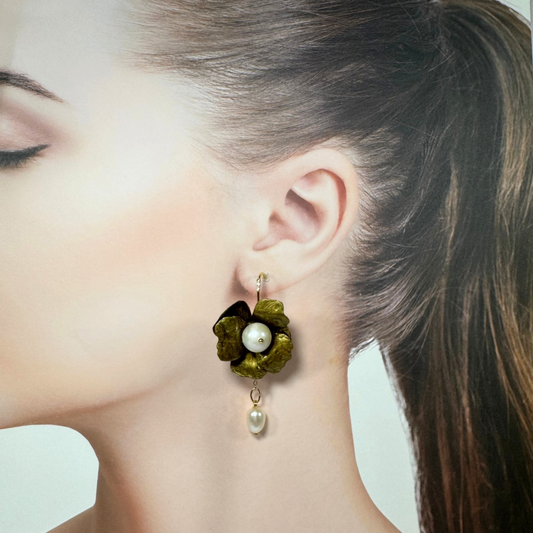 Anemone Cashmere Brownie Earrings - Vintage Gold