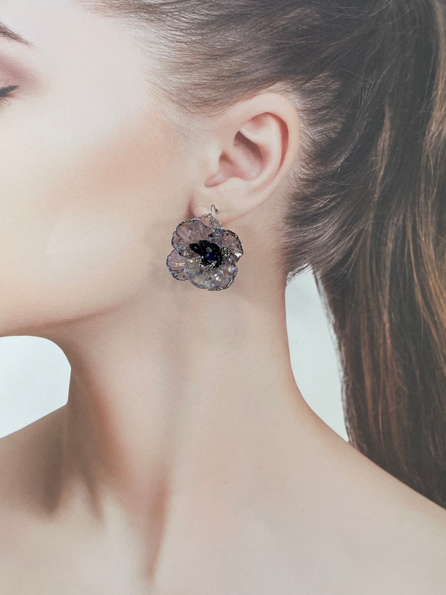 Hand beaded earrings - flower black -