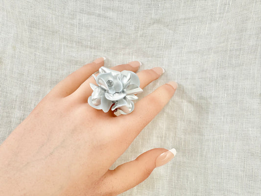 Upcycled ring - snow silver -