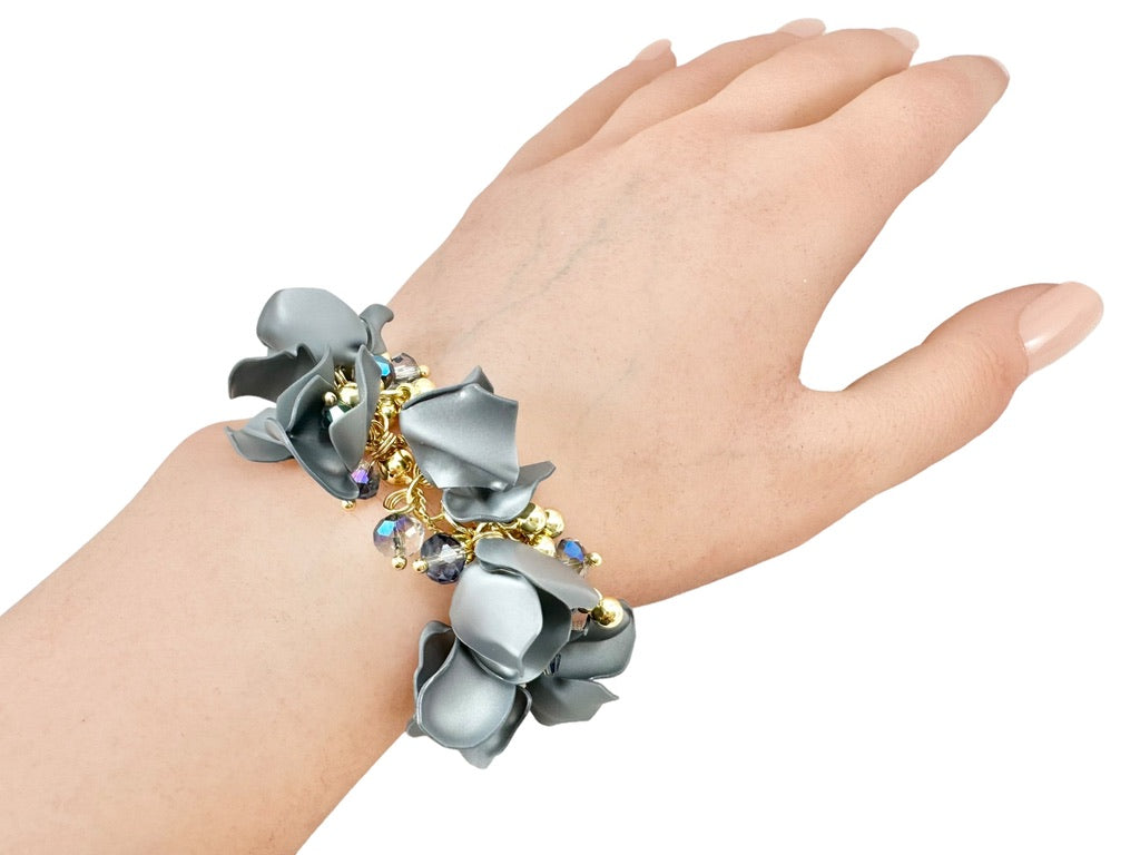 Upcycled bracelet - jingle flowers -