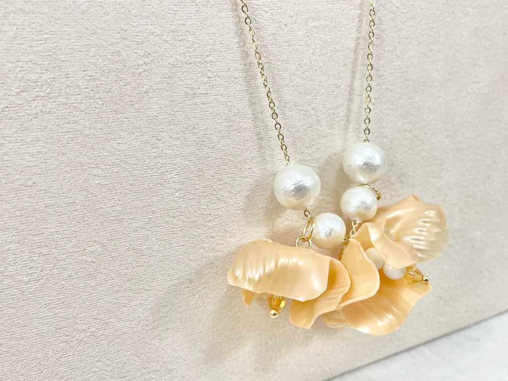 Upcycled necklace - beige bell flowers - 14KGF