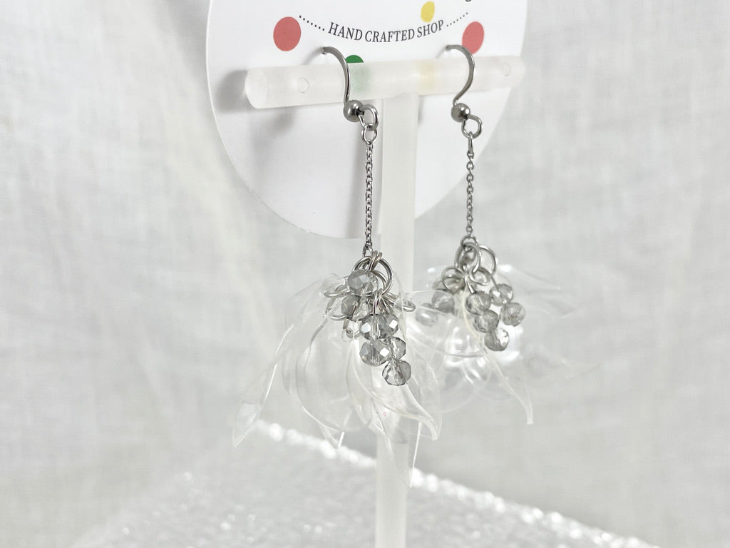 Upcycled earrings - petals chain -Grey-