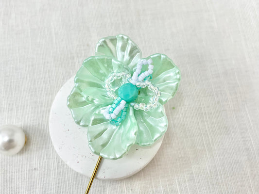 Pin brooch - flower - mint green
