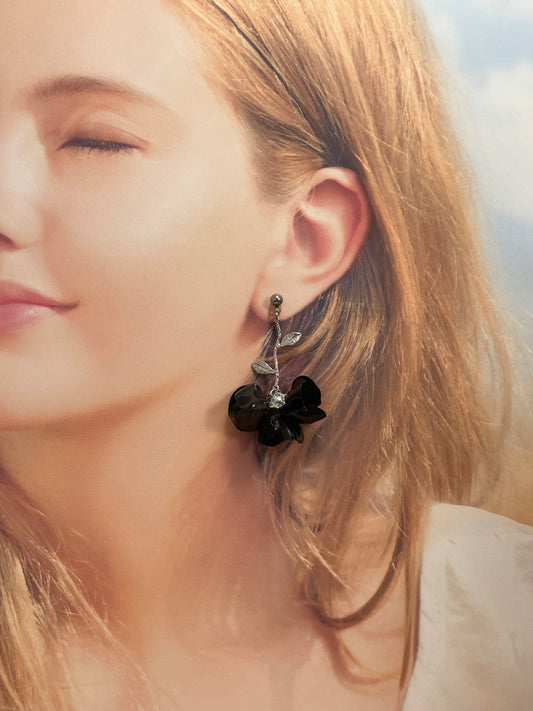 Upcycled earrings - apple leaf -