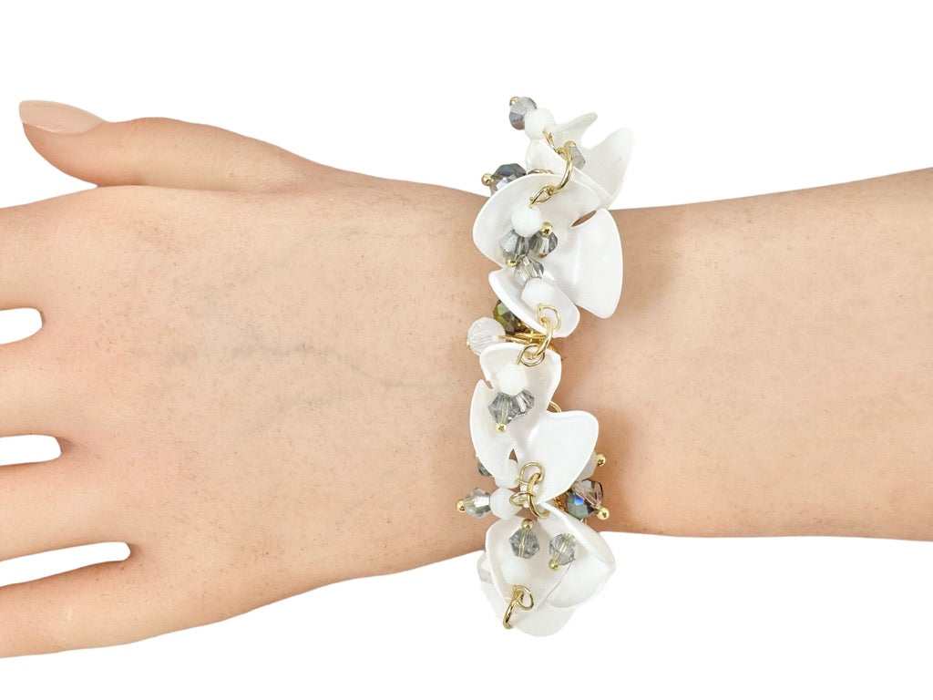 Upcycled bracelet - jingle flowers -