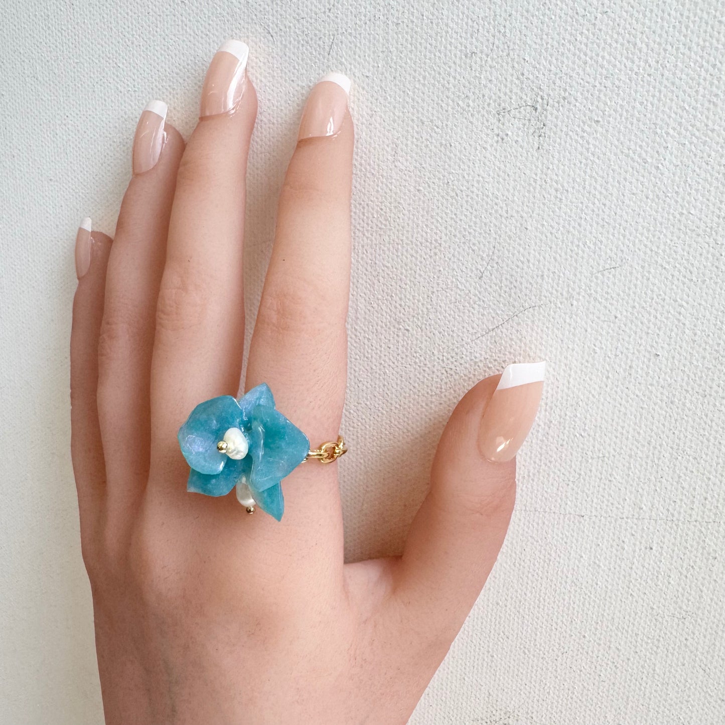 デンティー・オーキッド・リング 小さな胡蝶蘭  -ミルキーオパール-