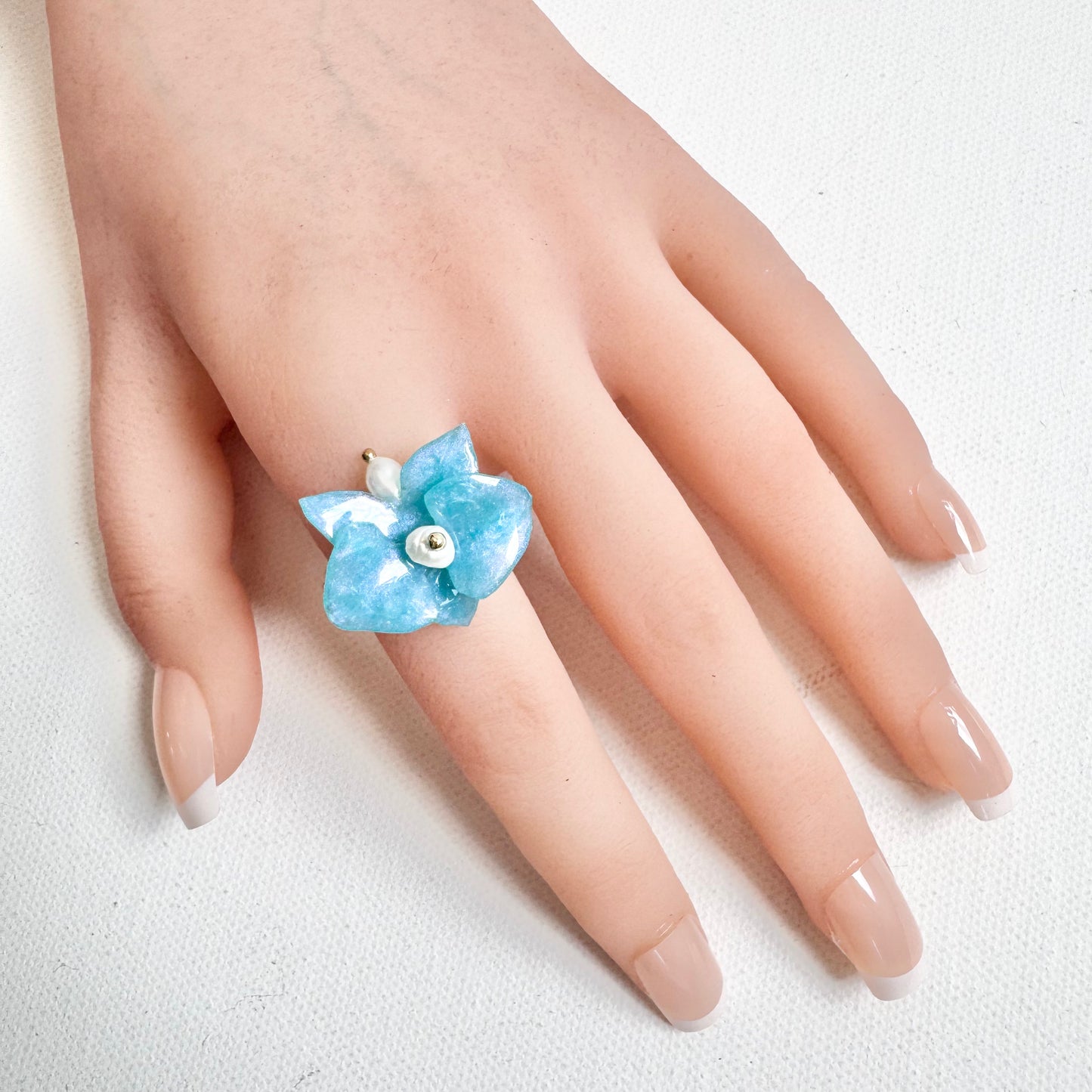 デンティー・オーキッド・リング 小さな胡蝶蘭  -ミルキーオパール-