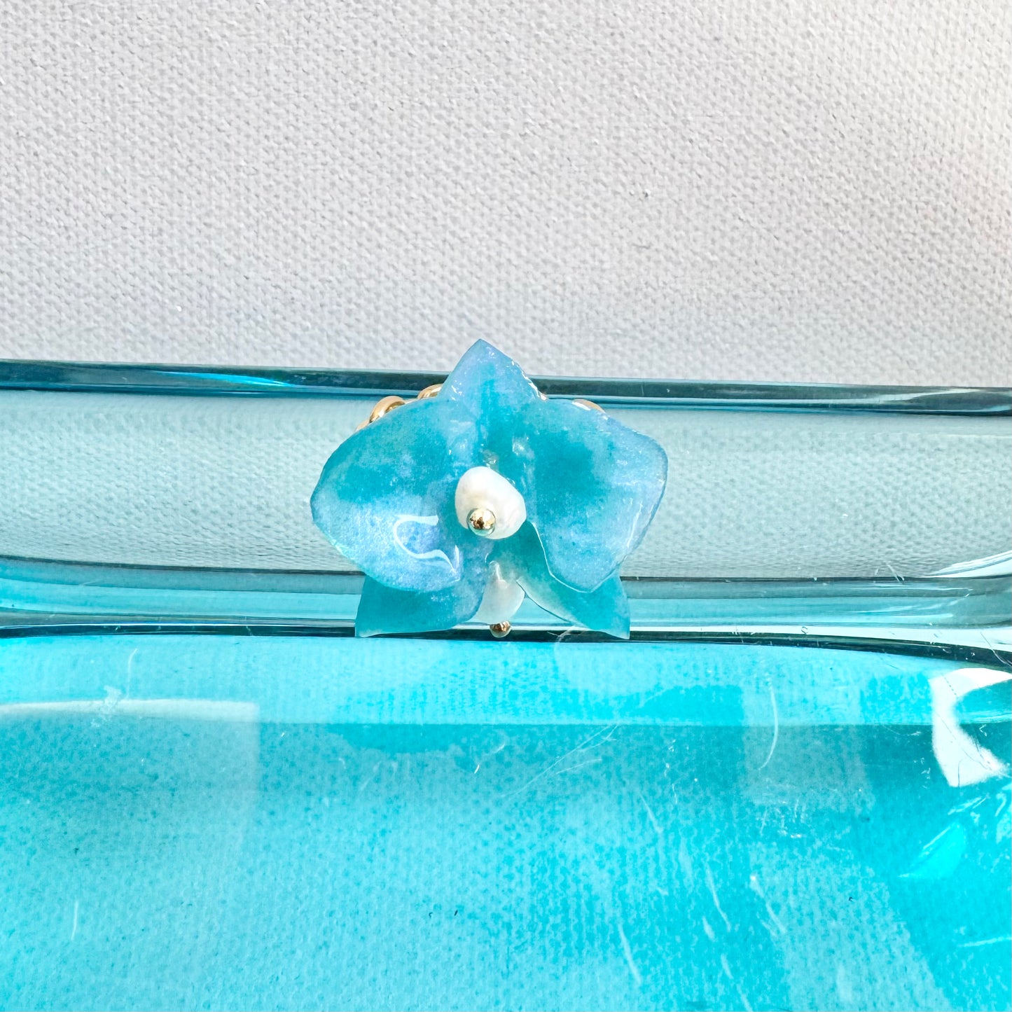 デンティー・オーキッド・リング 小さな胡蝶蘭  -ミルキーオパール-