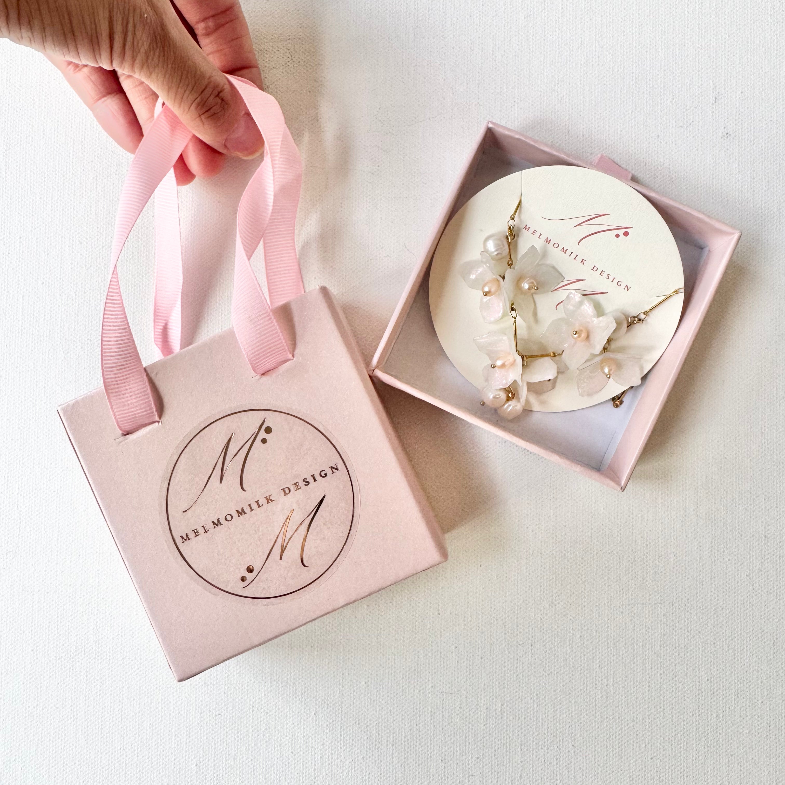 Lilac Fantasy Necklace - Ivory Dream -