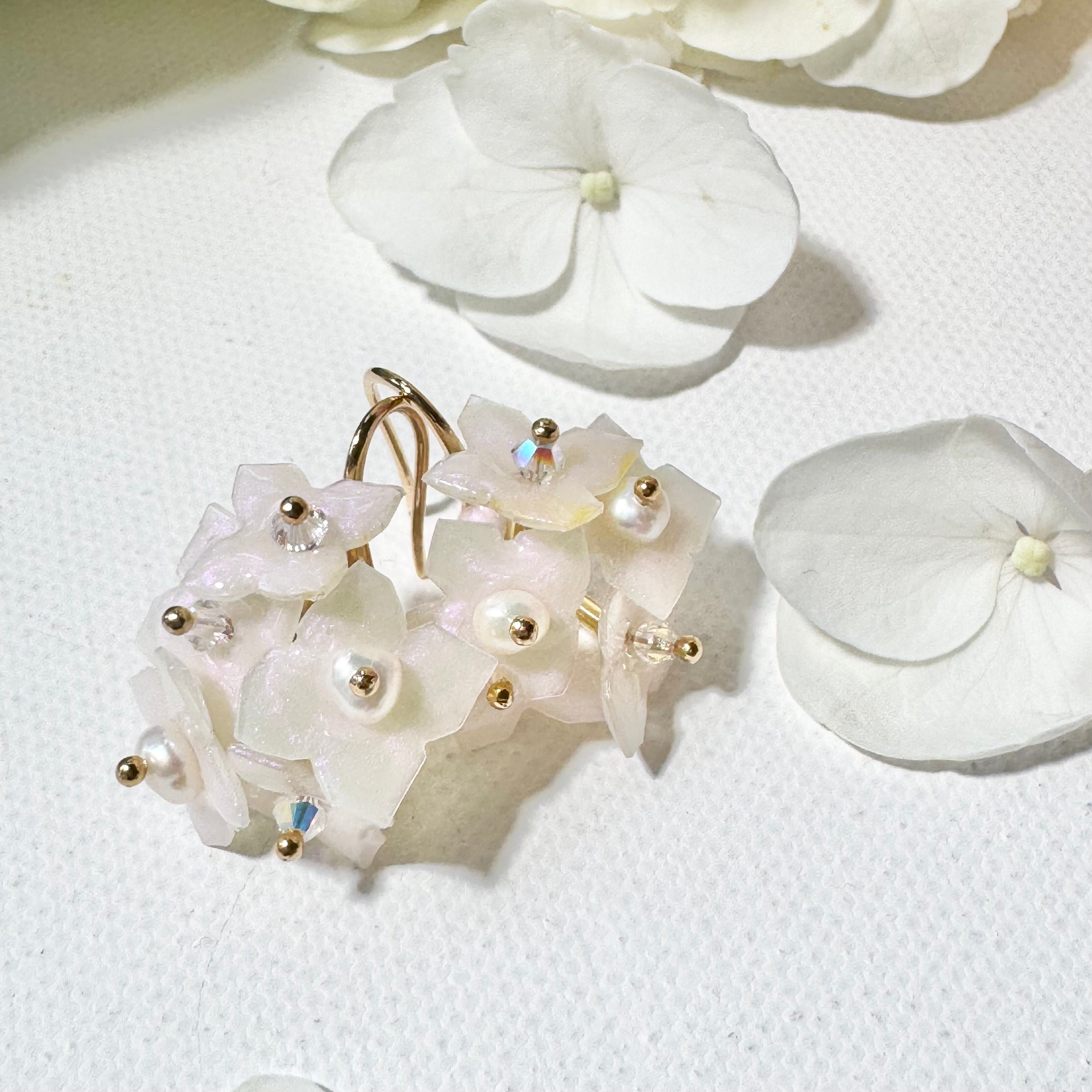 Hydrangea Bloom Earrings - Drizzle White -