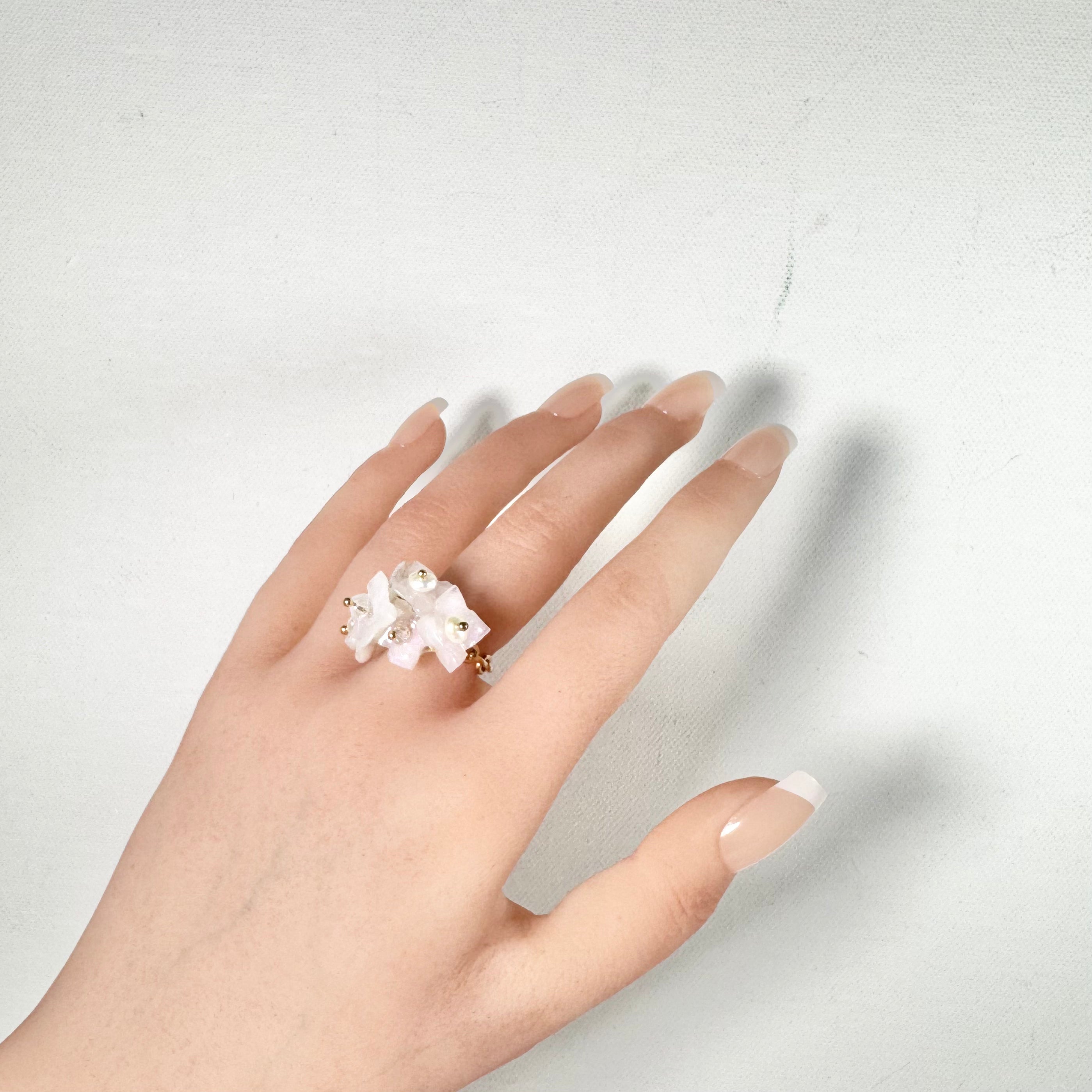 Hydrangea Bloom Ring - Drizzle White -
