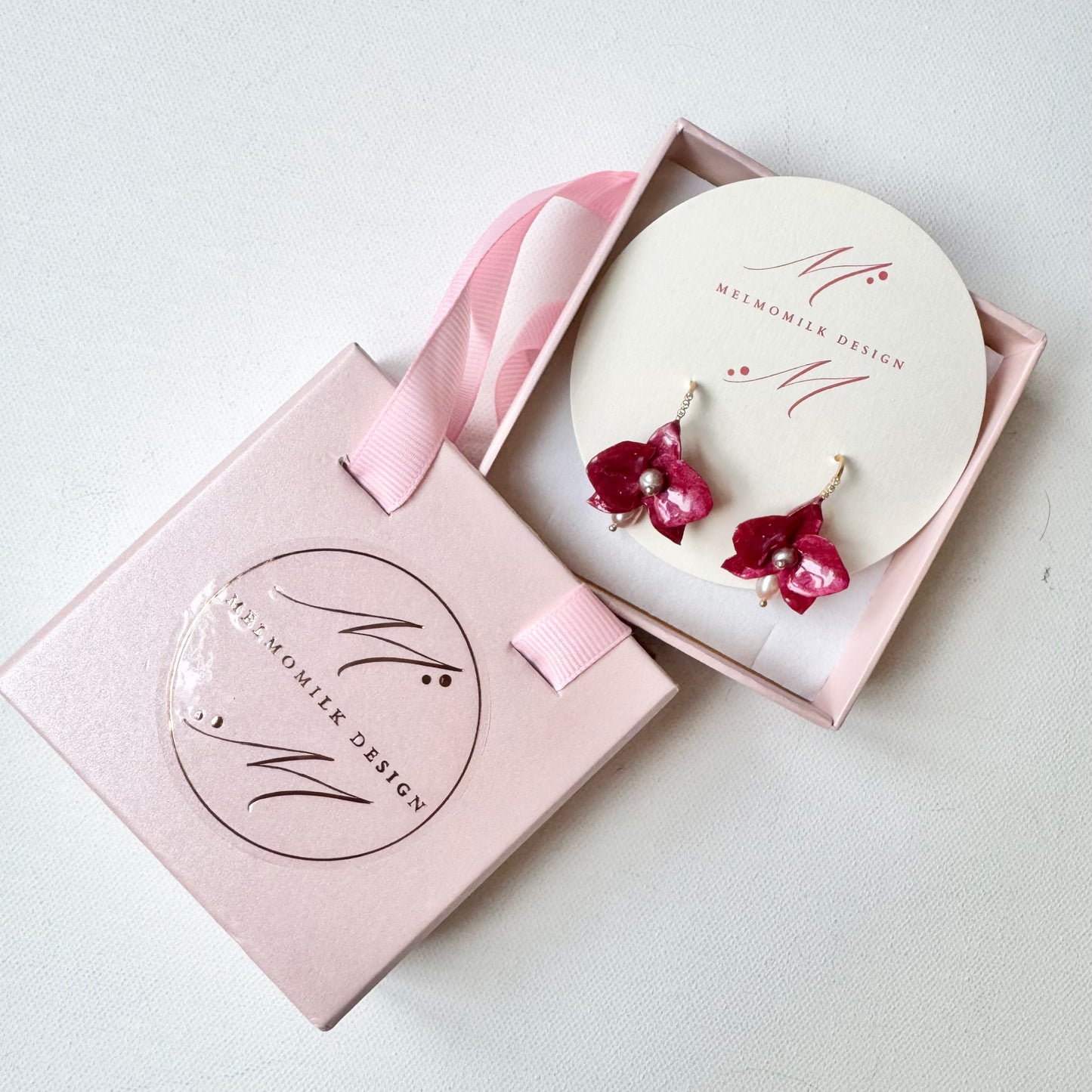 デンティー・オーキッド・ピアス 小さな胡蝶蘭  -バーガンディー-