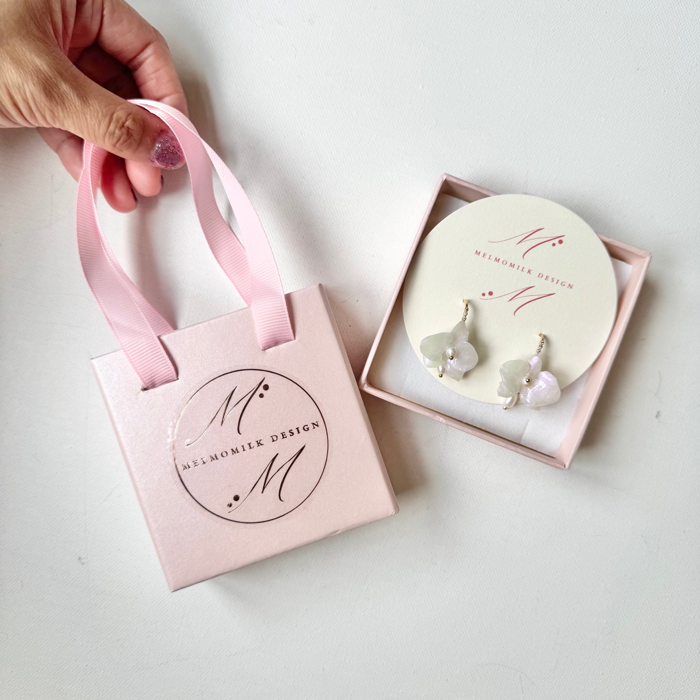 デンティー・オーキッド・ピアス 小さな胡蝶蘭  -パールホワイト-