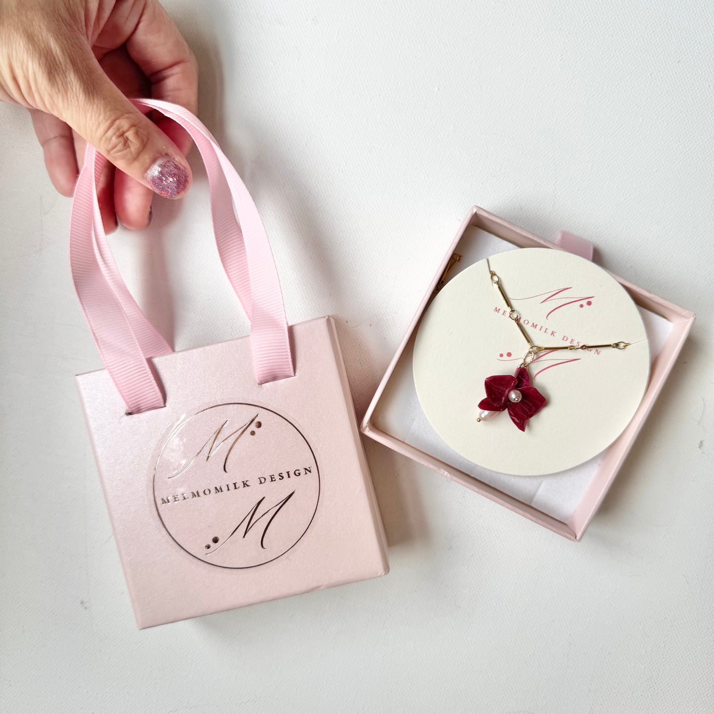 デンティー・オーキッド・ネックレス 小さな胡蝶蘭  -バーガンディー-