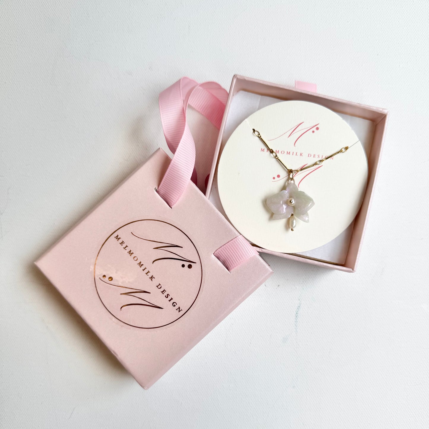 デンティー・オーキッド・ネックレス 小さな胡蝶蘭  -パールホワイト-