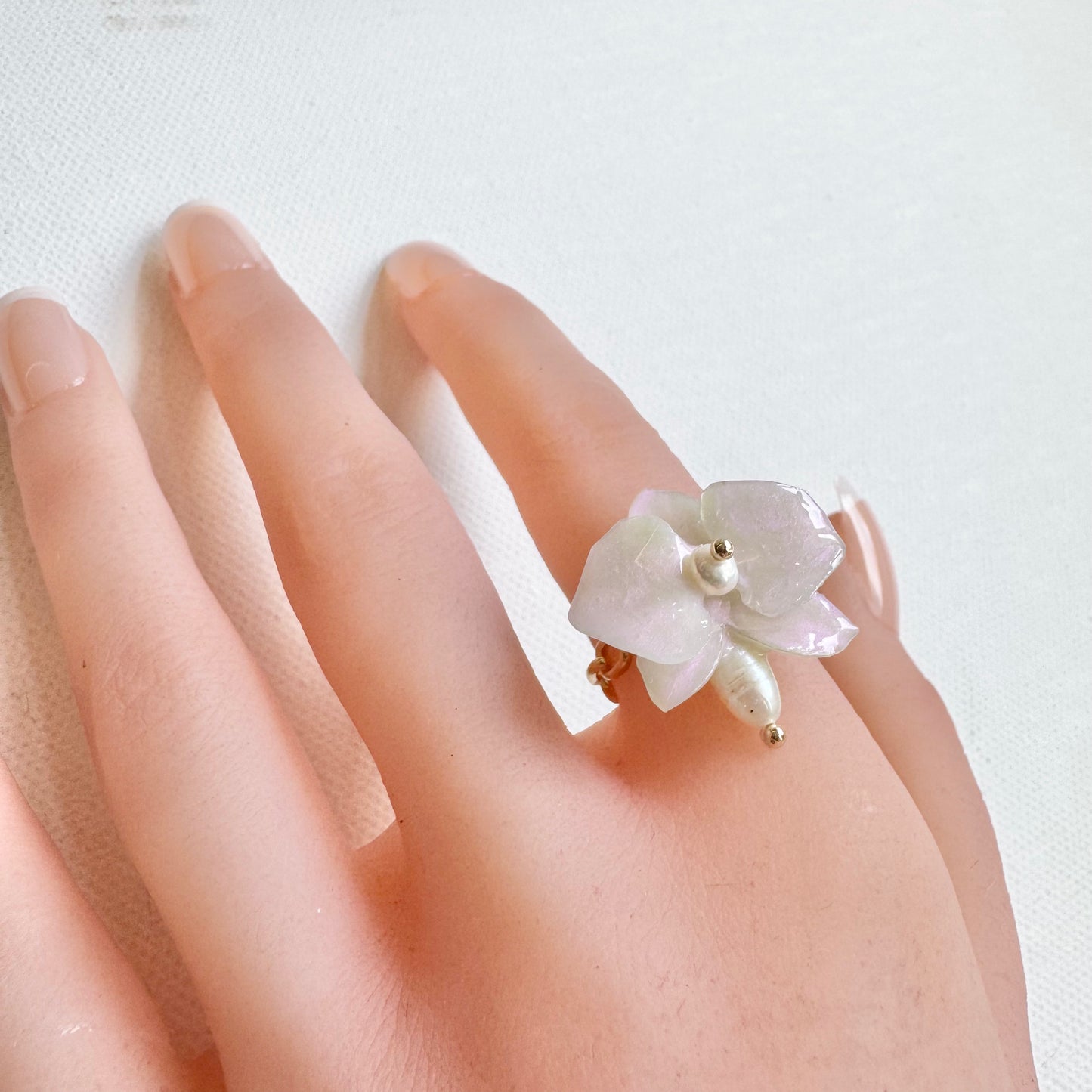 デンティー・オーキッド・リング 小さな胡蝶蘭  -パールホワイト-