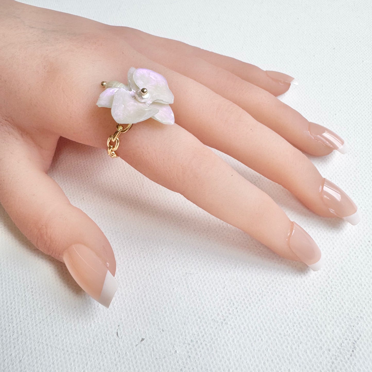 デンティー・オーキッド・リング 小さな胡蝶蘭  -パールホワイト-