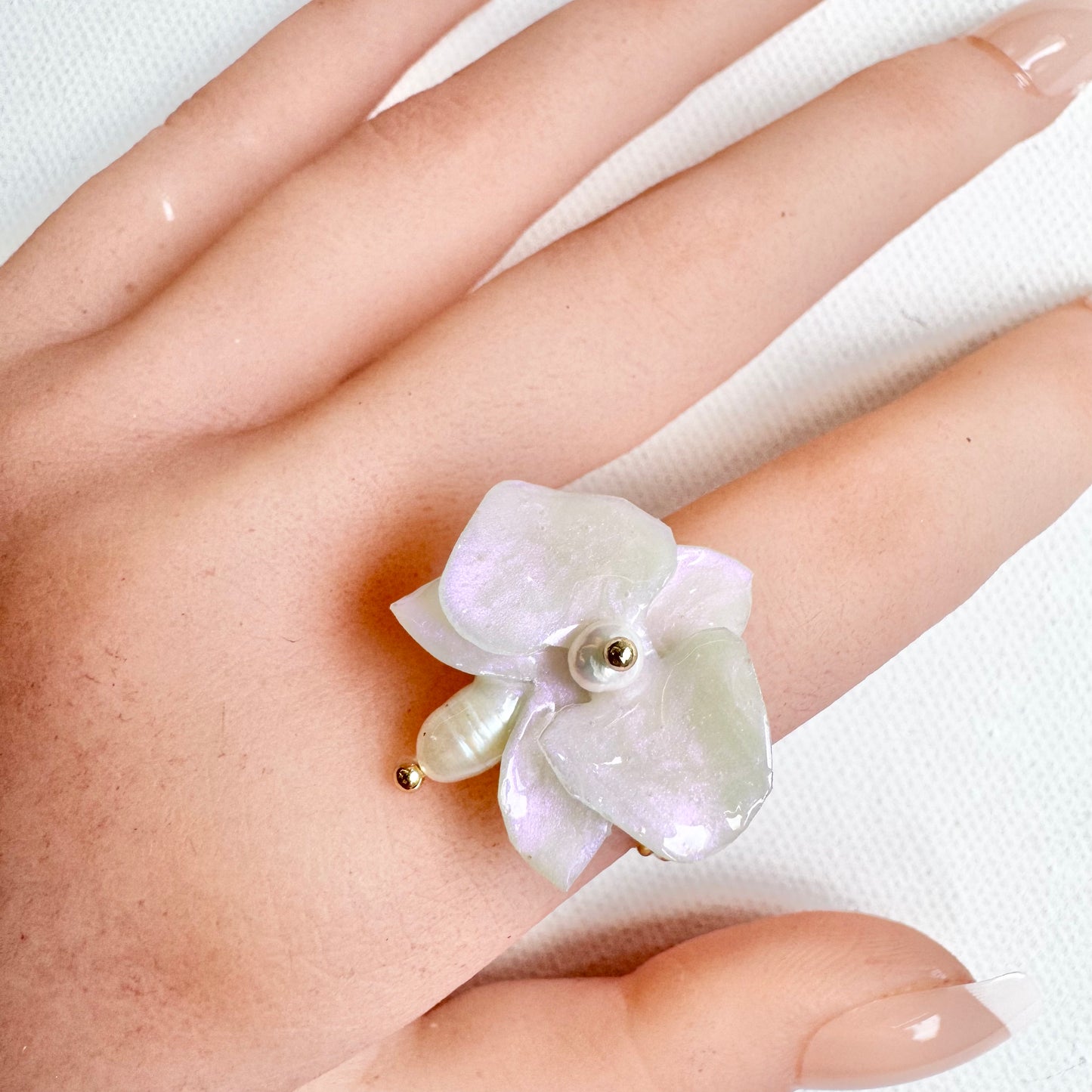 デンティー・オーキッド・リング 小さな胡蝶蘭  -パールホワイト-